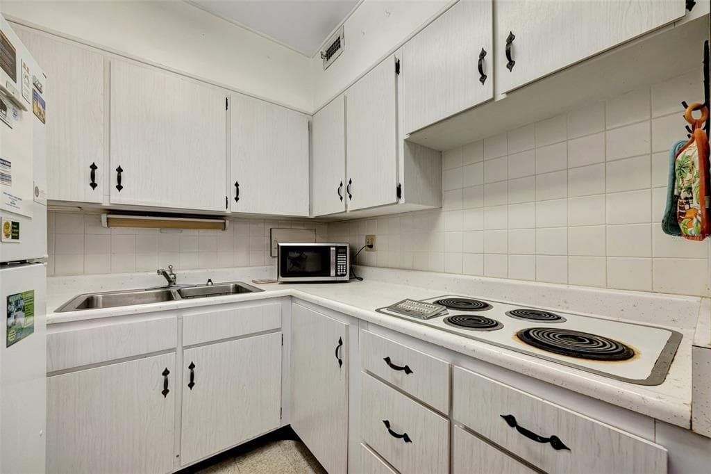 31 ISLAND WAY 1403 photo 16