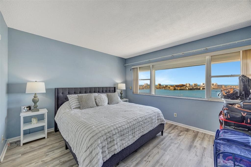 31 ISLAND WAY 1403 photo 12