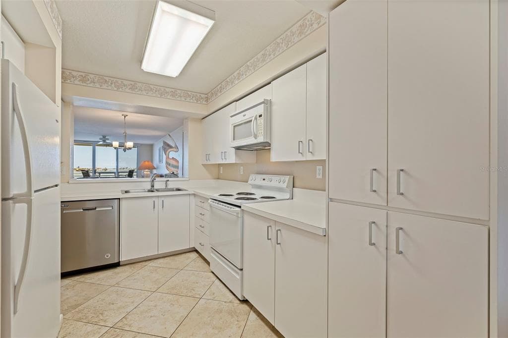 6105 BAHIA DEL MAR CIRCLE 683 photo 10