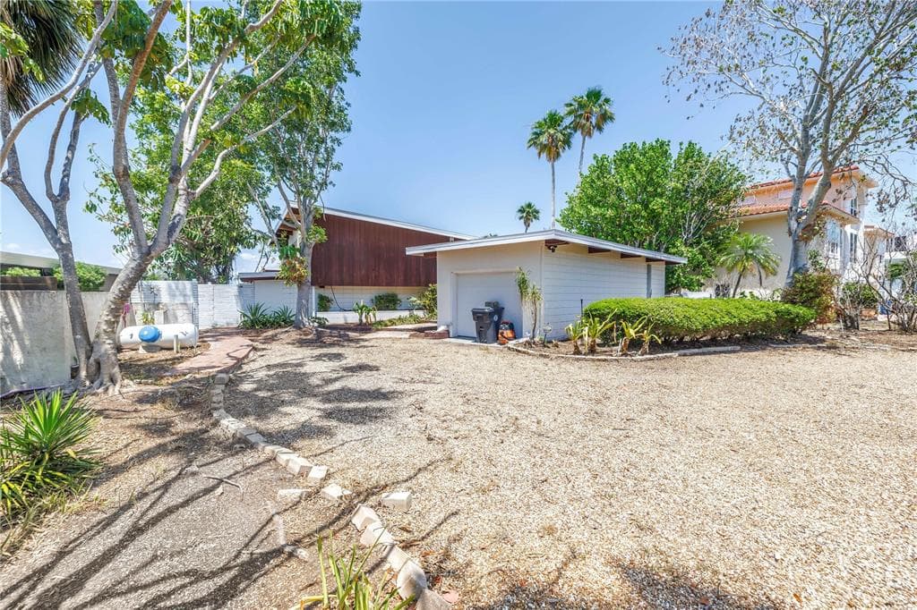 31 DOLPHIN DRIVE photo 13