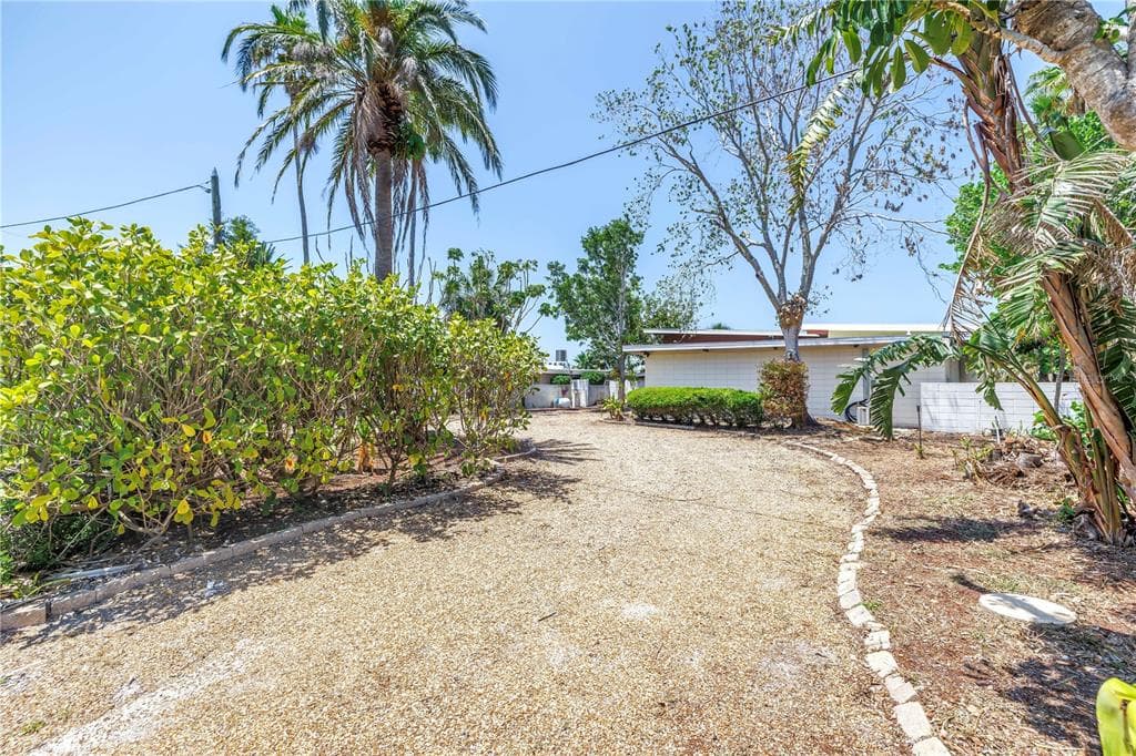 31 DOLPHIN DRIVE photo 10