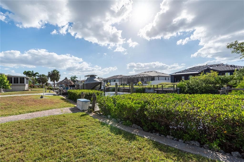 28 WINDMILL BOULEVARD photo 2