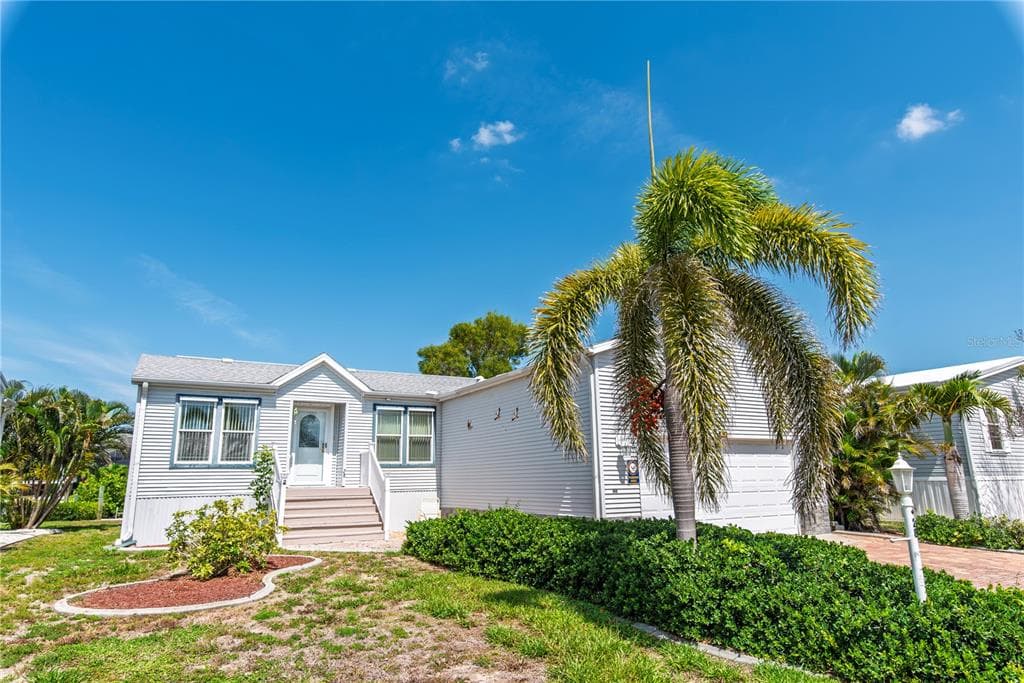 28 WINDMILL BOULEVARD photo 1