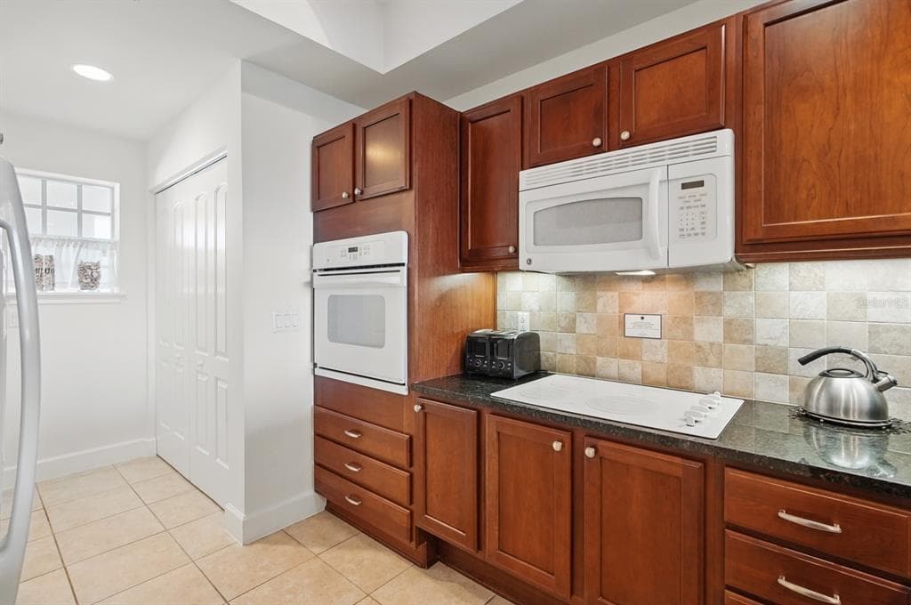 102 YACHT HARBOR DRIVE 263 photo 13