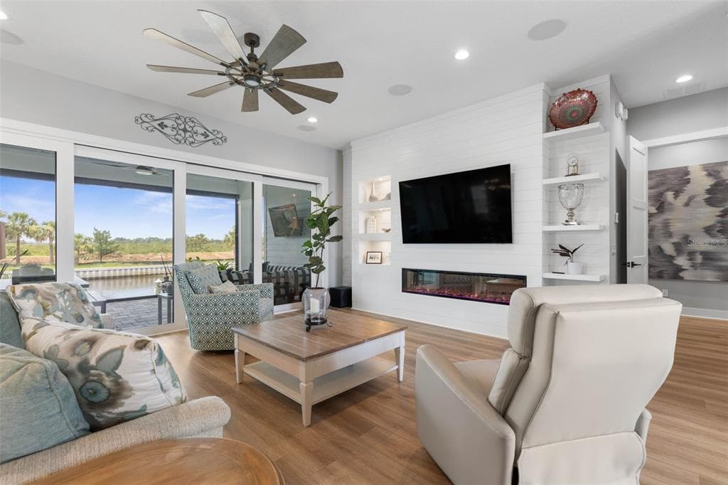 129 SEASIDE POINT photo 13