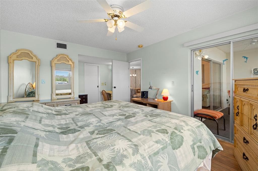 5157 SILENT LOOP 208 photo 21