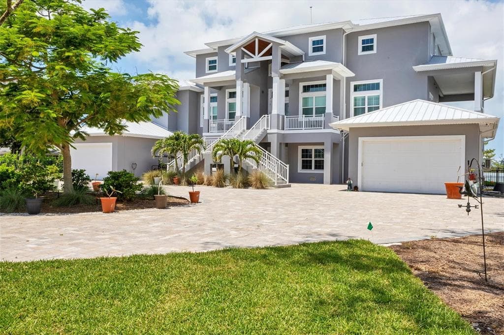 565 GREEN DOLPHIN DRIVE S photo 11