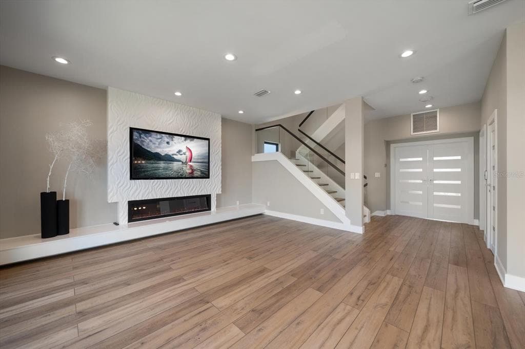16047 REDINGTON DRIVE photo 8