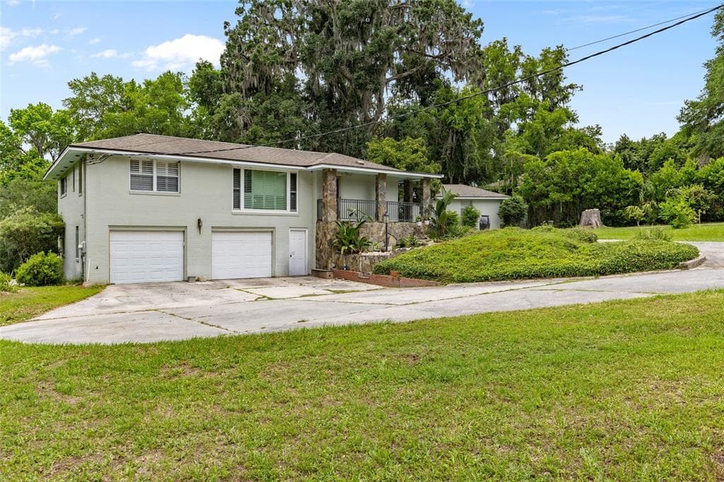 449 SW MONTGOMERY DRIVE photo 3