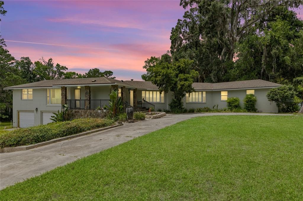 449 SW MONTGOMERY DRIVE photo 1