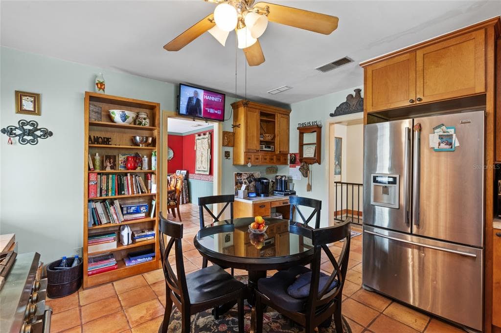449 SW MONTGOMERY DRIVE photo 9