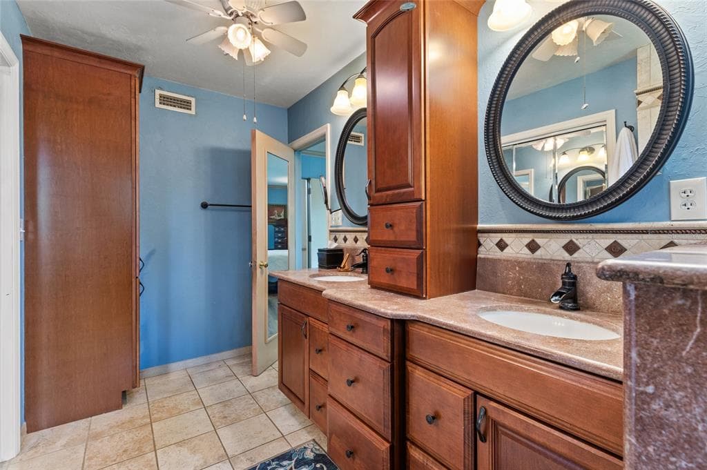 449 SW MONTGOMERY DRIVE photo 18
