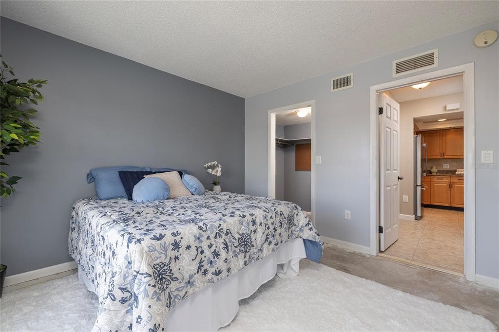 4900 BRITTANY DRIVE S 613 photo 22