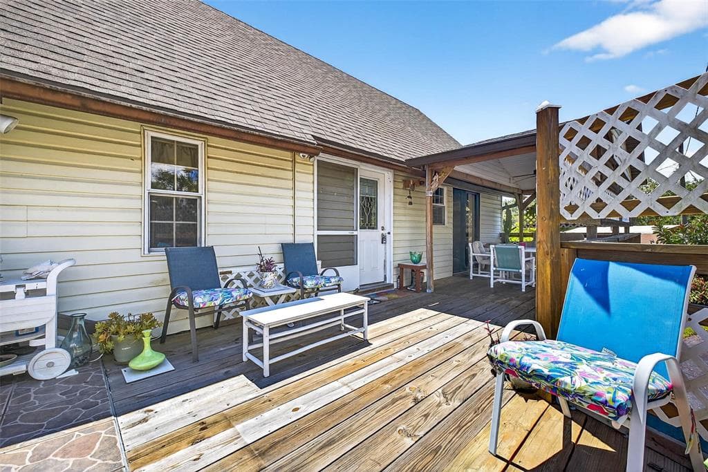 606 DICKMAN DRIVE SW photo 2