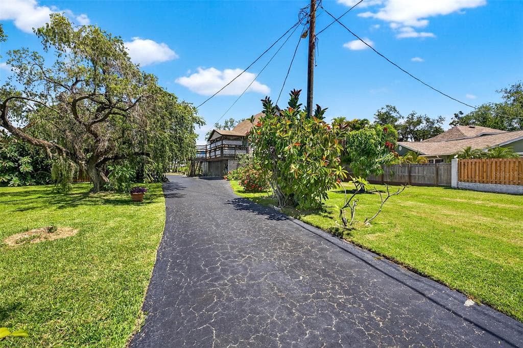 606 DICKMAN DRIVE SW photo 14