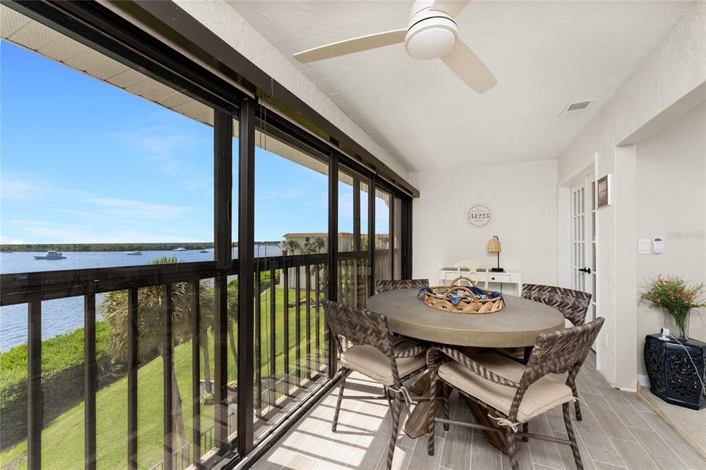 1591 BEACH ROAD 402 photo 17
