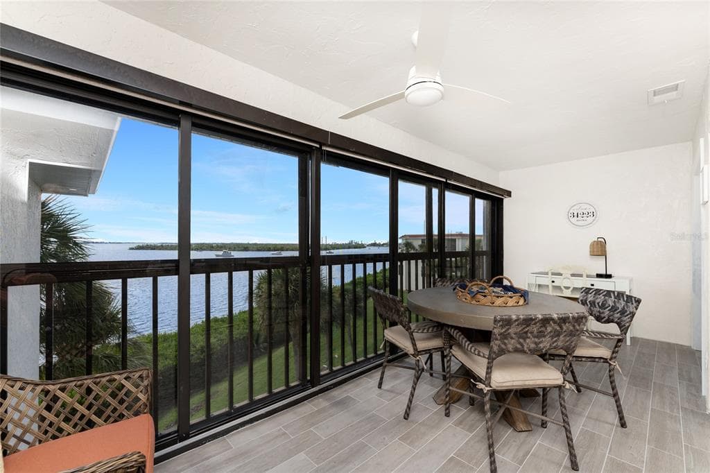 1591 BEACH ROAD 402 photo 16