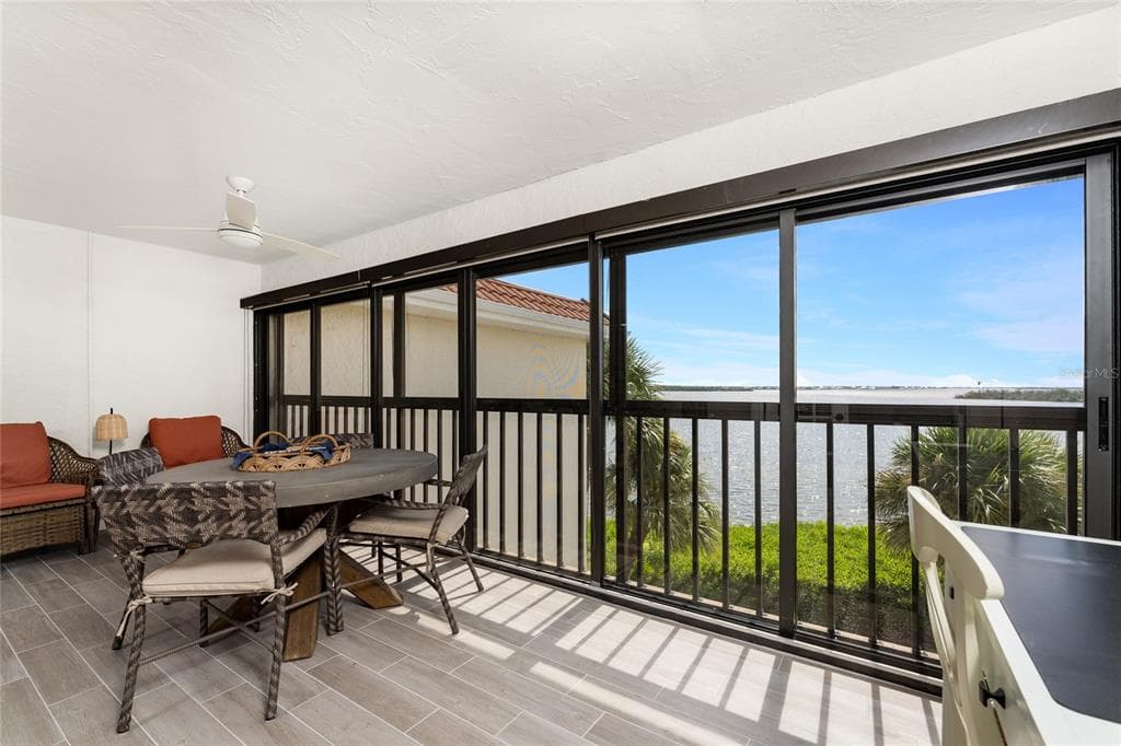 1591 BEACH ROAD 402 photo 3