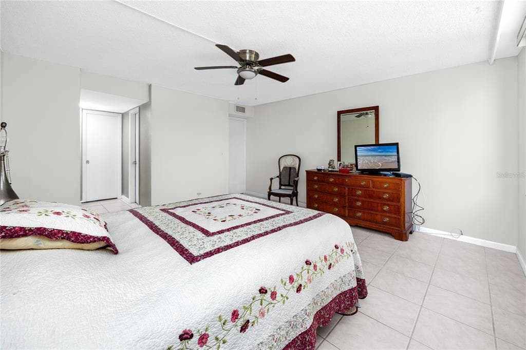 2621 COVE CAY DRIVE 309 photo 23