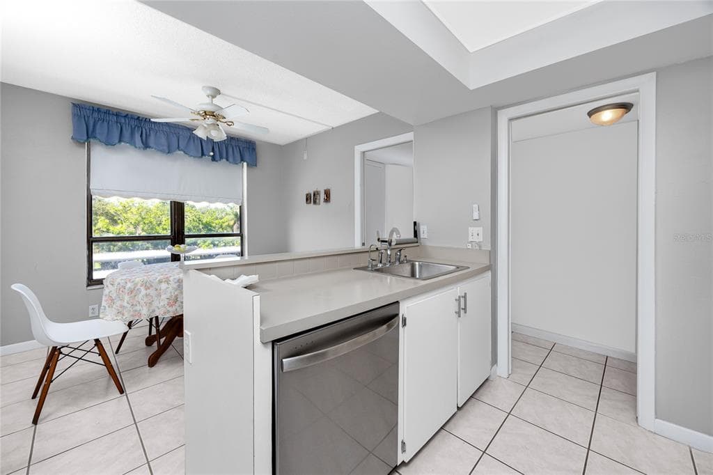 2621 COVE CAY DRIVE 309 photo 10