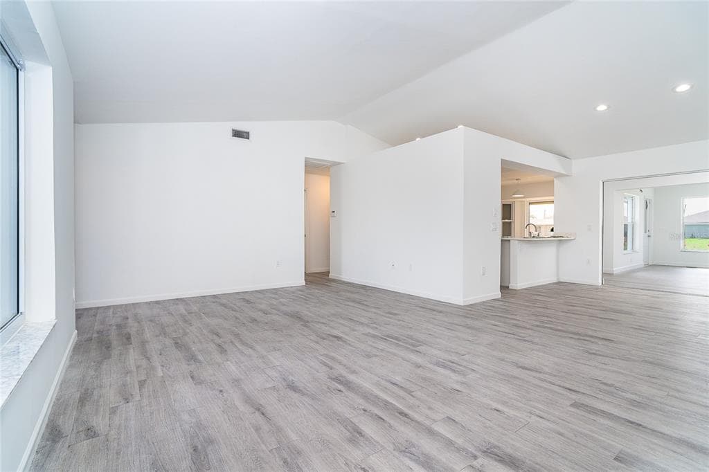 15 BUNKER PLACE photo 9