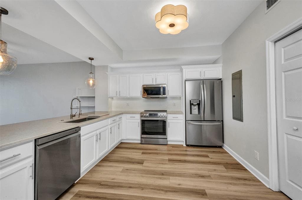 900 E MARION AVENUE 1203 photo 4