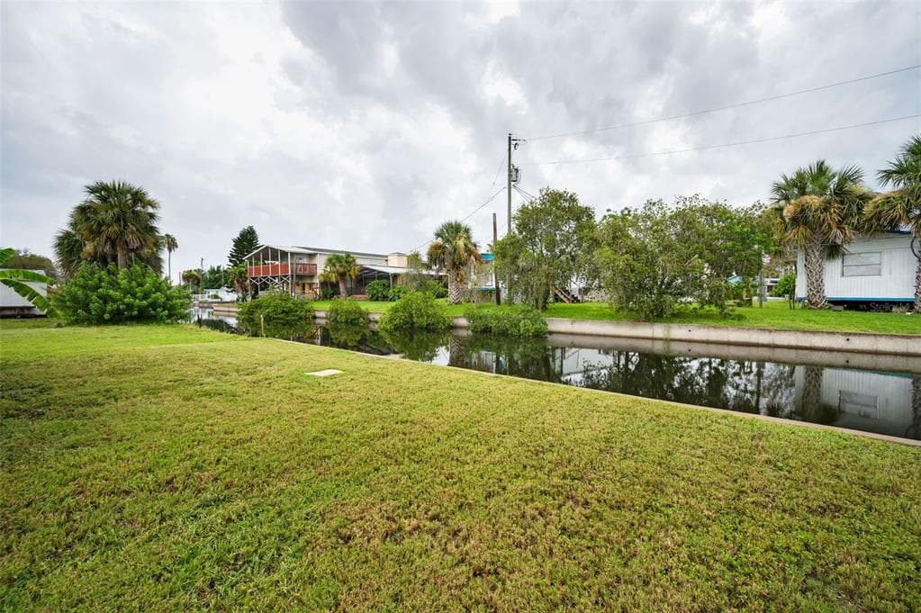 13232 CAROL DRIVE photo 2