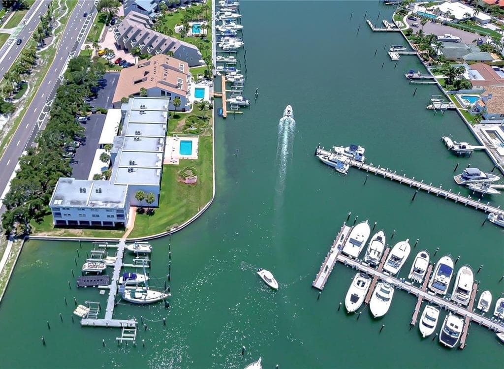 340 PINELLAS BAYWAY S 304 photo 2
