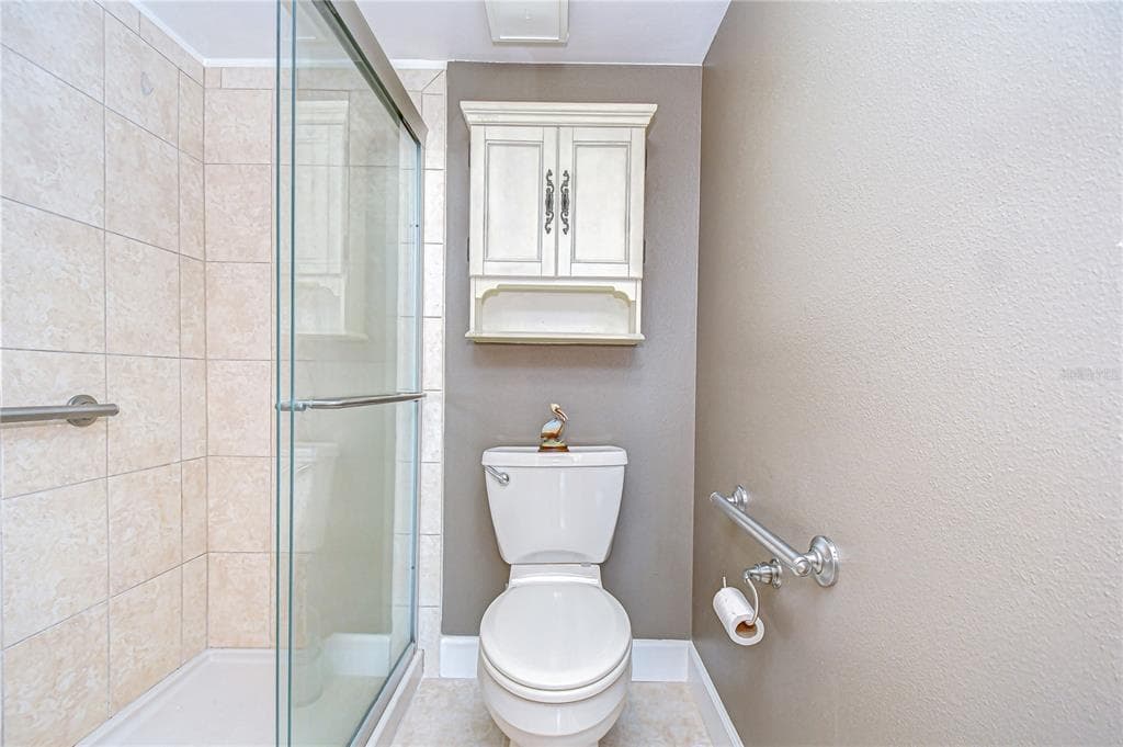 340 PINELLAS BAYWAY S 304 photo 22