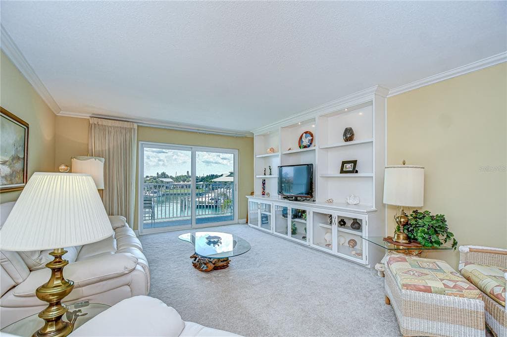 340 PINELLAS BAYWAY S 304 photo 14