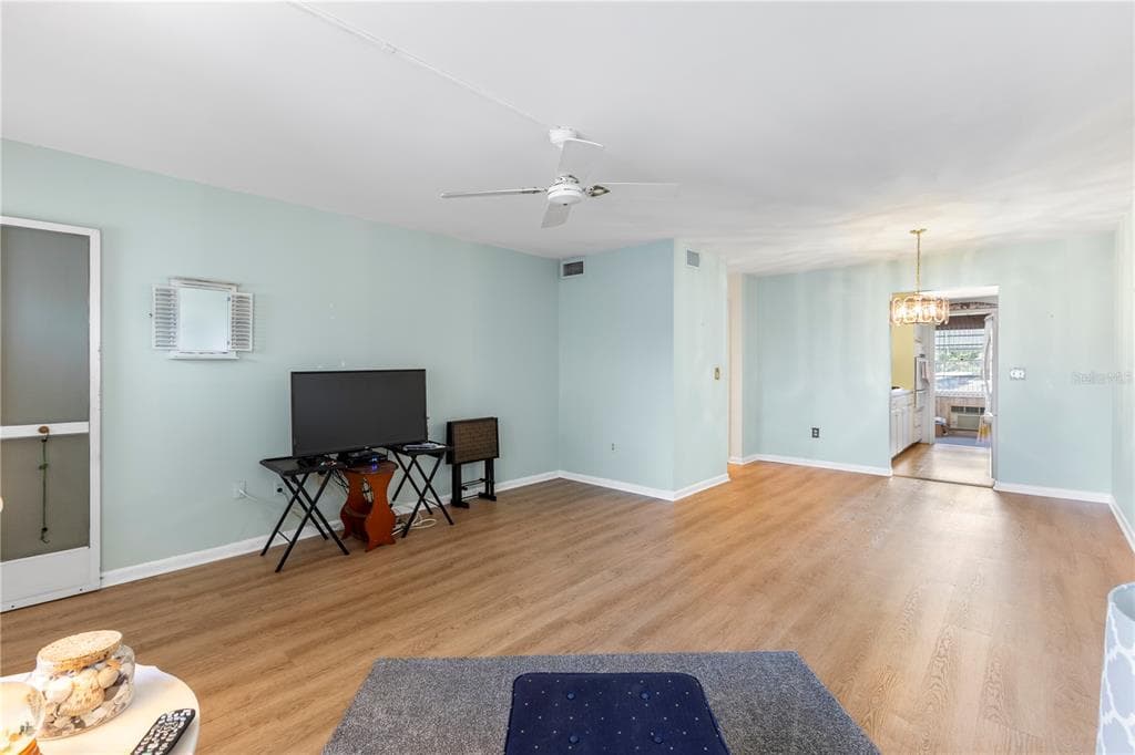 6000 20TH STREET N 123 photo 4