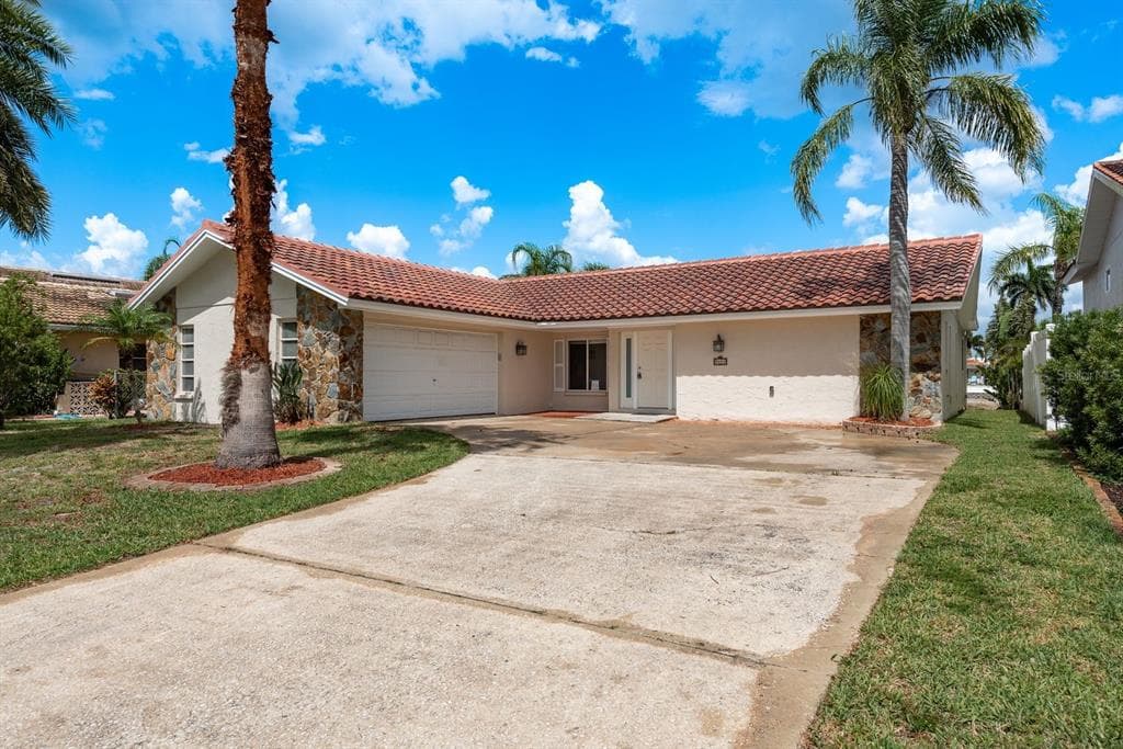 5008 GLENN DRIVE photo 2
