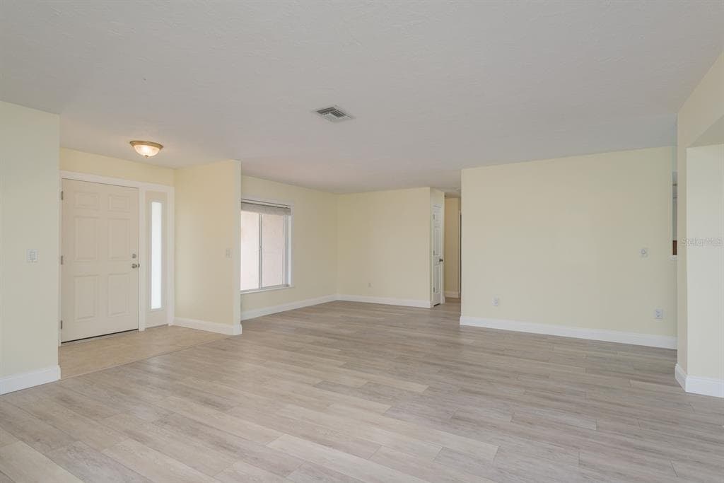 5008 GLENN DRIVE photo 13