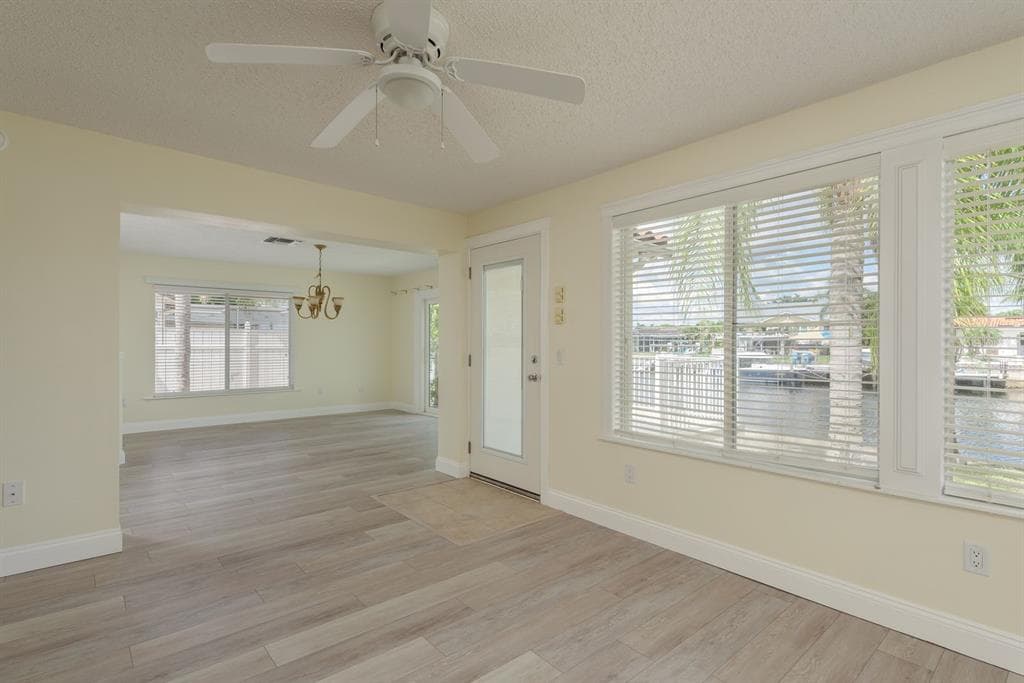 5008 GLENN DRIVE photo 17