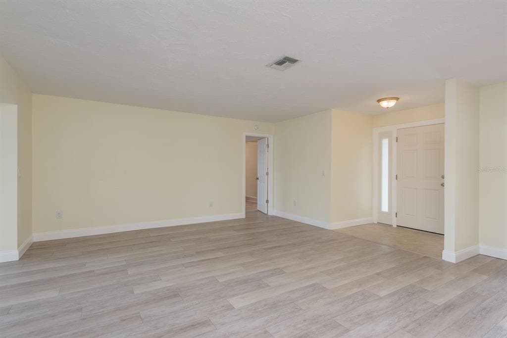 5008 GLENN DRIVE photo 12
