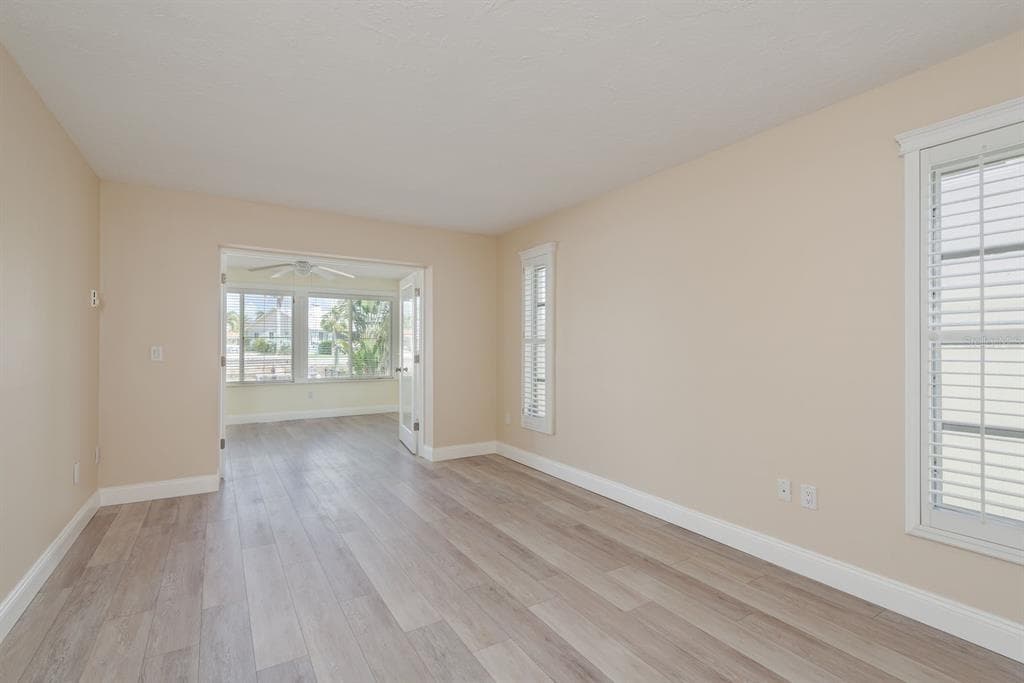 5008 GLENN DRIVE photo 24