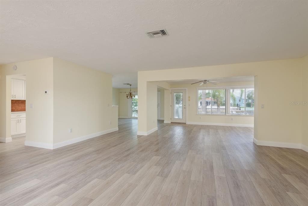 5008 GLENN DRIVE photo 10