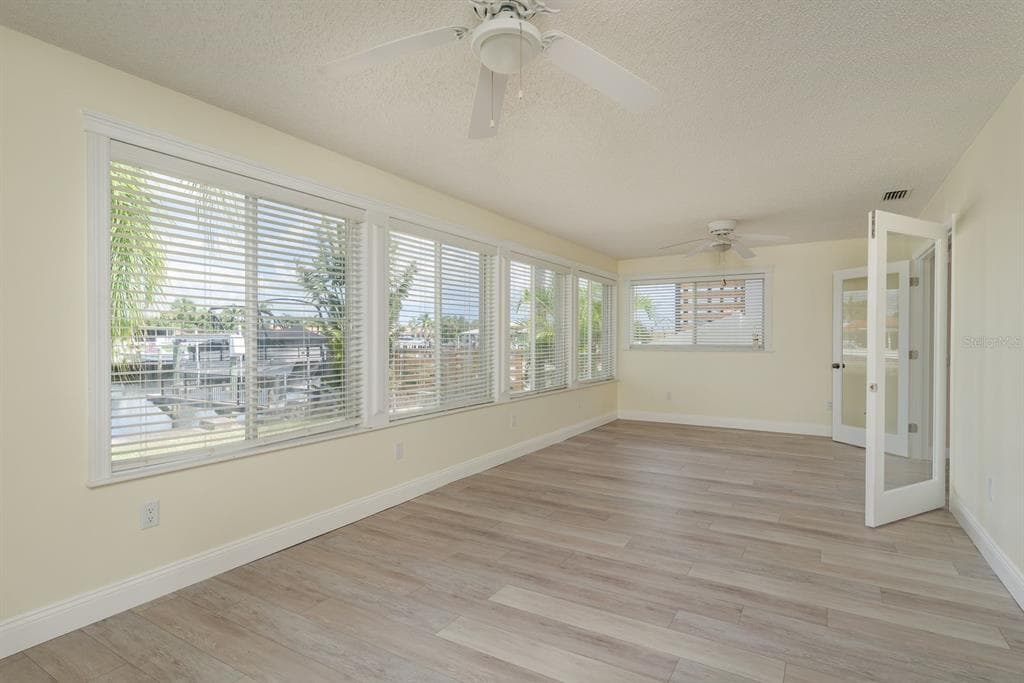 5008 GLENN DRIVE photo 15