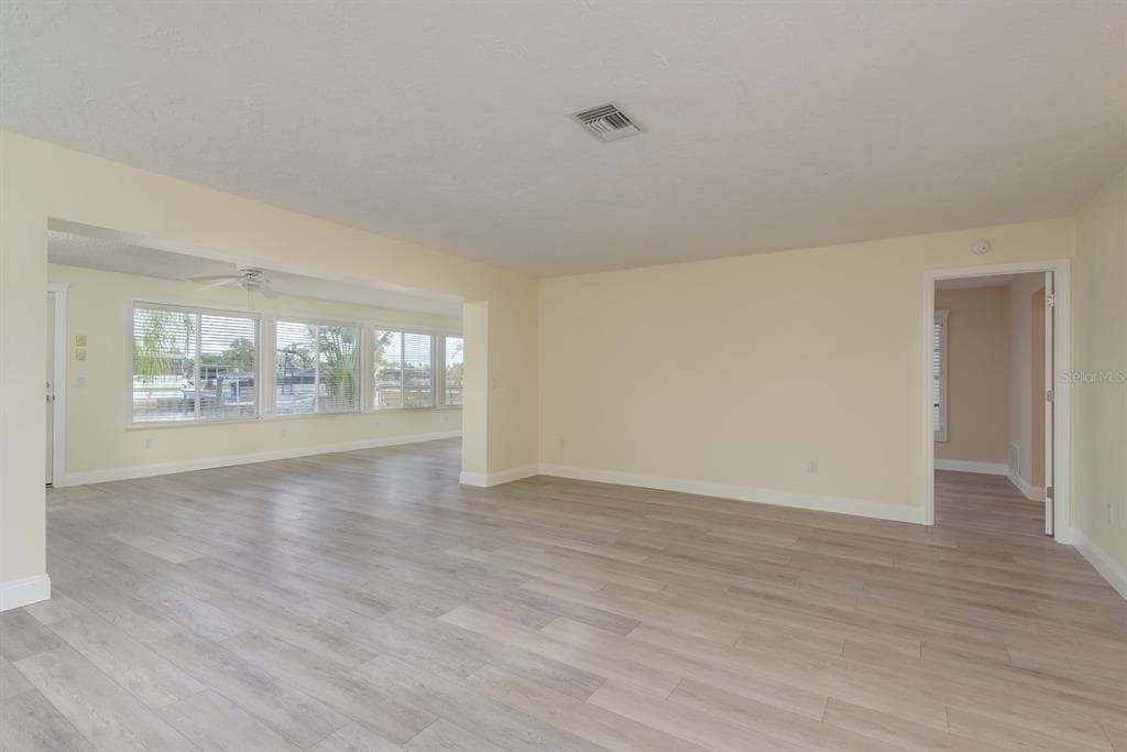 5008 GLENN DRIVE photo 11