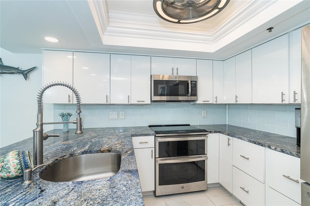 7500 PALM ISLAND DRIVE S 2111 photo 13