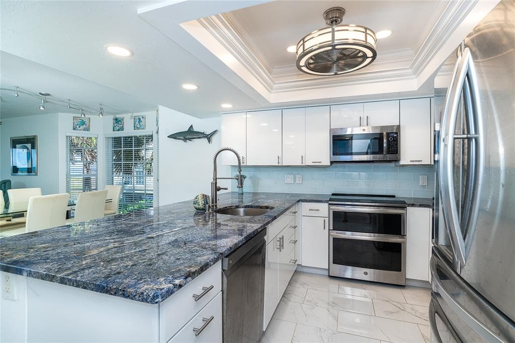 7500 PALM ISLAND DRIVE S 2111 photo 14