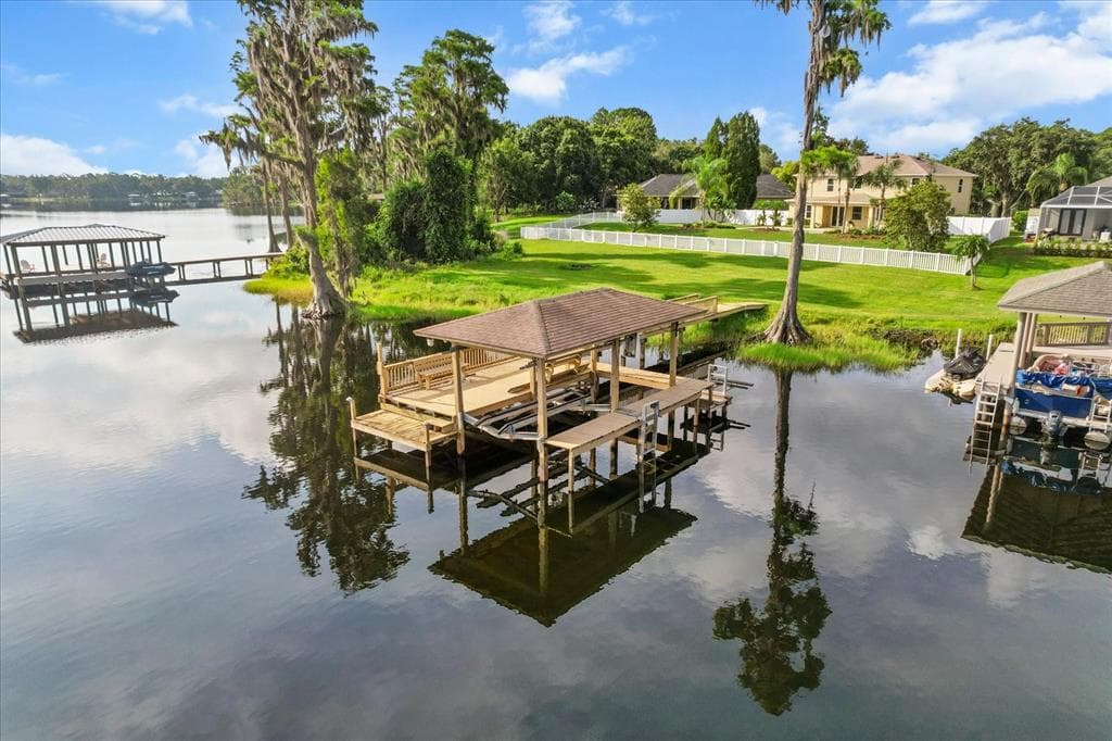 1300 WYNDHAM LAKES DRIVE photo 2