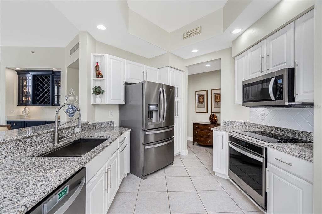 3313 SUNSET KEY CIR 701 photo 20