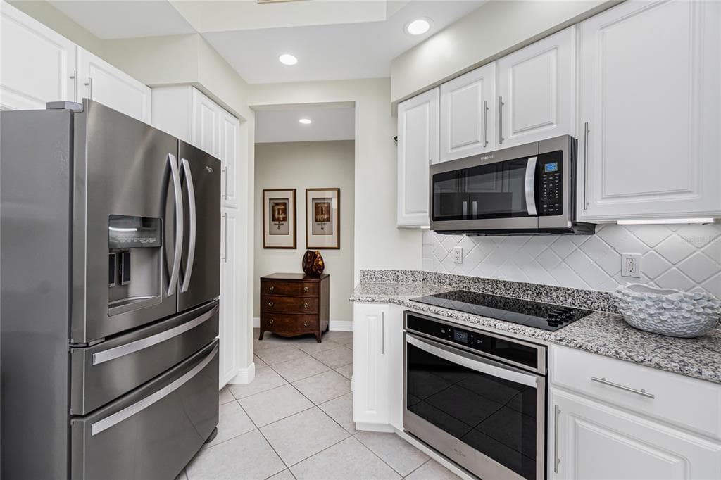 3313 SUNSET KEY CIR 701 photo 21