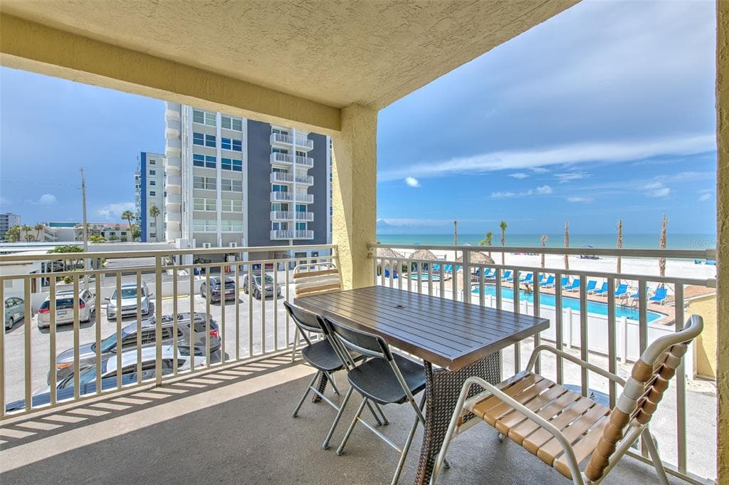 17450 GULF BOULEVARD 103 photo 2