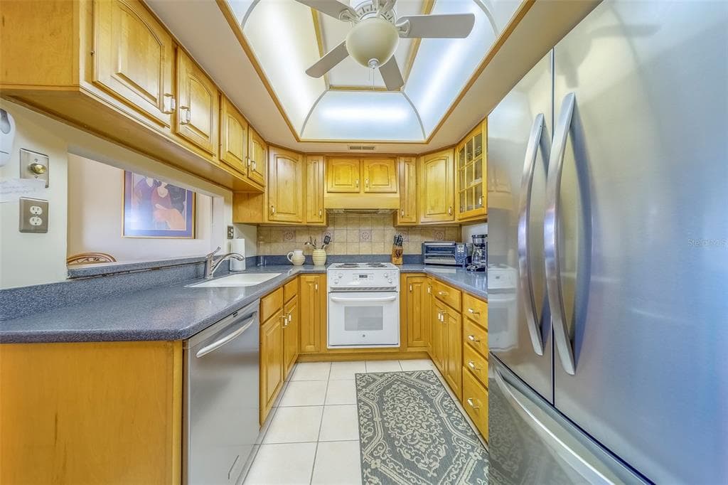 400 ISLAND WAY 104 photo 12