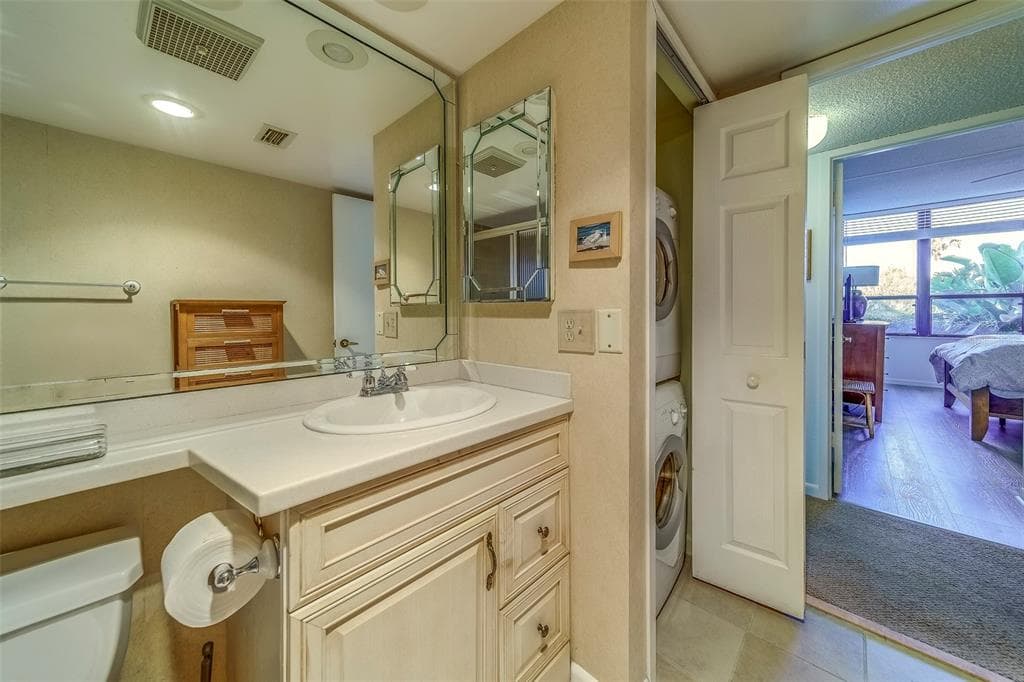 400 ISLAND WAY 104 photo 24