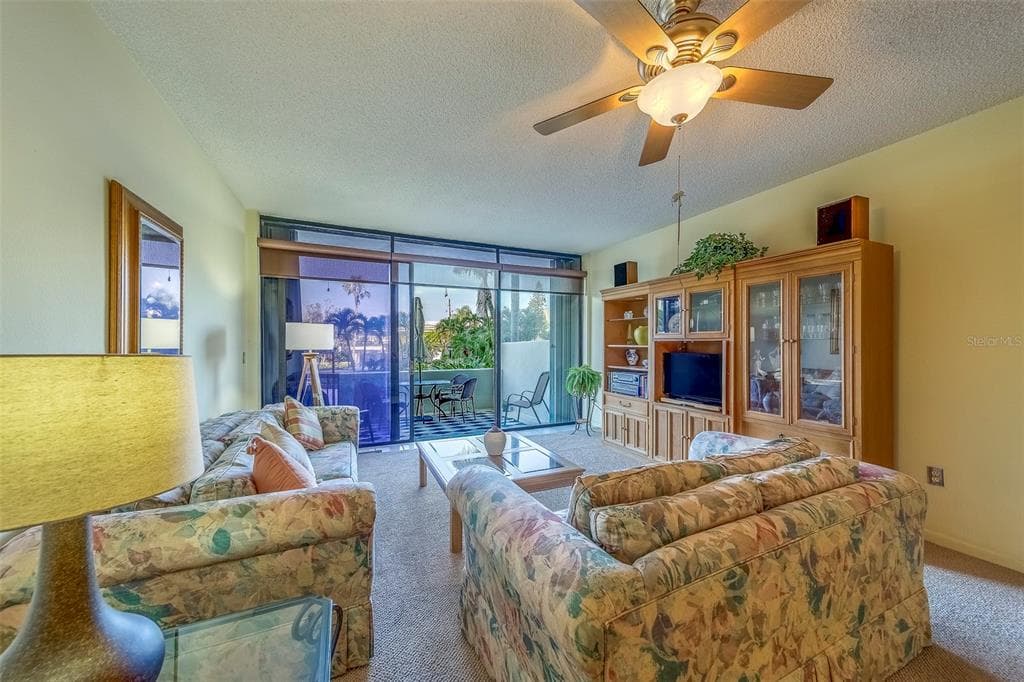 400 ISLAND WAY 104 photo 10