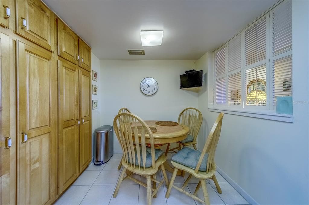 400 ISLAND WAY 104 photo 14