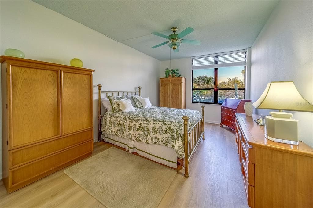 400 ISLAND WAY 104 photo 19